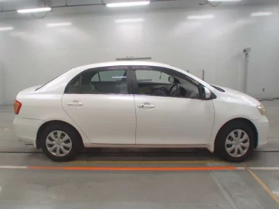 Toyota COROLLA AXIO  с аукциона в Японии