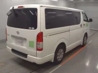 Toyota HIACE VAN лот № 30294 оценка 3.5  с аукциона в Японии 1