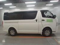 Toyota HIACE VAN лот № 30294 оценка 3.5  с аукциона в Японии 2
