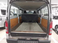 Toyota HIACE VAN лот № 30381 оценка 4  с аукциона в Японии 8