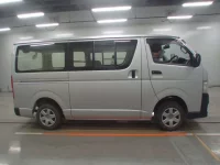 Toyota HIACE VAN лот № 30381 оценка 4  с аукциона в Японии 2