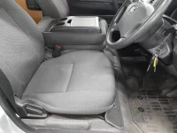 Toyota HIACE VAN лот № 30381 оценка 4  с аукциона в Японии 7