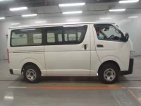 Toyota HIACE VAN лот № 90011 оценка 3.5  с аукциона в Японии 2