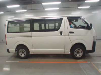 Toyota HIACE VAN  с аукциона в Японии