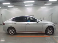 Nissan FUGA лот № 33126 оценка 3.5  с аукциона в Японии 2