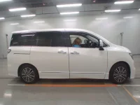 Nissan ELGRAND лот № 90056 оценка 4  с аукциона в Японии 2