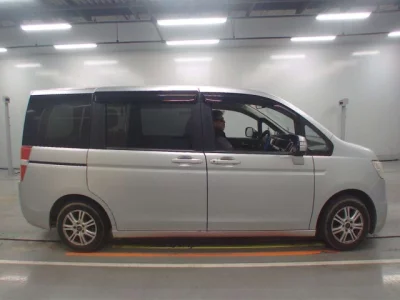 Honda STEP WAGON  с аукциона в Японии