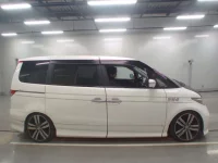 Honda ELYSION лот № 30391 оценка 3  с аукциона в Японии 2