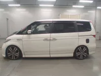 Honda ELYSION лот № 30391 оценка 3  с аукциона в Японии 3