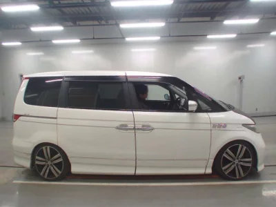 Honda ELYSION  с аукциона в Японии
