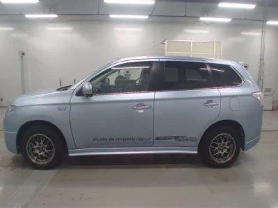 Mitsubishi OUTLANDER PHEV