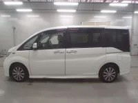 Honda STEP WAGON лот № 30592 оценка 3.5  с аукциона в Японии 3