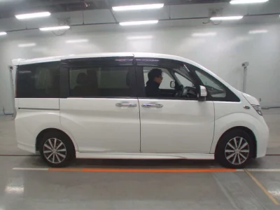 Honda STEP WAGON  с аукциона в Японии