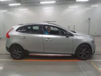 Volvo V40 лот № 38151 оценка 4  с аукциона в Японии 2