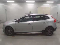 Volvo V40 лот № 38151 оценка 4  с аукциона в Японии 3