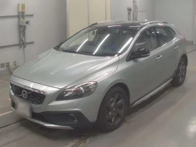 Volvo V40  с аукциона в Японии