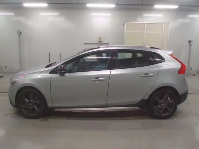 Volvo V40  с аукциона в Японии