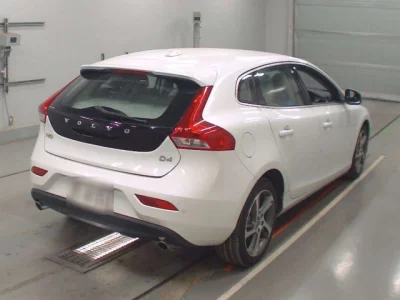 Volvo V40  с аукциона в Японии
