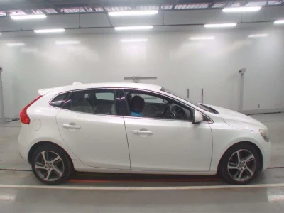 Volvo V40  с аукциона в Японии