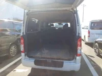 Toyota HIACE VAN лот № 30616 оценка 3.5  с аукциона в Японии 8