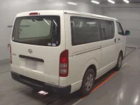 Toyota HIACE VAN лот № 30490 оценка 3.5  с аукциона в Японии 1