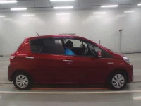 Toyota VITZ лот № 30607 оценка 3.5  с аукциона в Японии 2