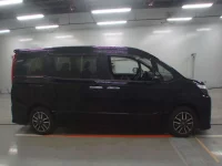 Toyota NOAH лот № 30600 оценка 4  с аукциона в Японии 2