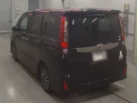 Toyota NOAH лот № 30600 оценка 4  с аукциона в Японии 5