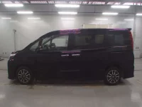 Toyota NOAH лот № 30600 оценка 4  с аукциона в Японии 3