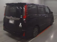 Toyota NOAH лот № 30600 оценка 4  с аукциона в Японии 1