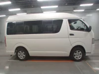 Toyota HIACE VAN лот № 30595 оценка RA  с аукциона в Японии 2