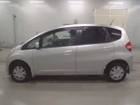 Honda FIT лот № 30601 оценка 3.5  с аукциона в Японии 3