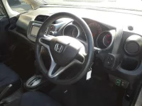 Honda FIT лот № 30601 оценка 3.5  с аукциона в Японии 6