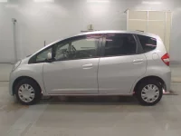 Honda FIT лот № 30556 оценка 4  с аукциона в Японии 2