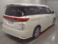 Nissan ELGRAND лот № 10364 оценка 3.5  с аукциона в Японии 1