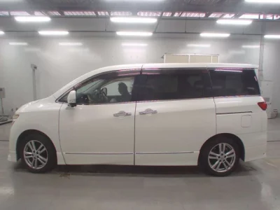 Nissan ELGRAND  с аукциона в Японии