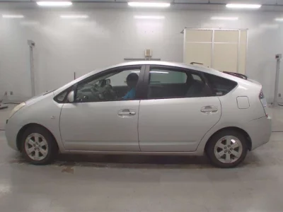 Toyota Prius  с аукциона в Японии