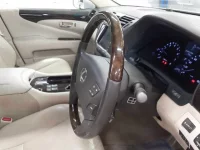 Lexus LS лот № 30643 оценка 4  с аукциона в Японии 6