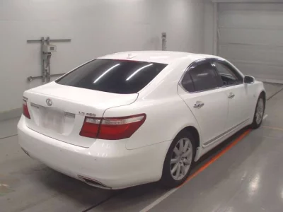 Lexus LS  с аукциона в Японии