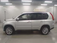 Nissan X-TRAIL лот № 30642 оценка 3.5  с аукциона в Японии 3
