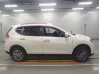 Nissan X-TRAIL лот № 30712 оценка 3  с аукциона в Японии 2