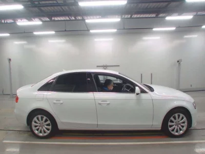 Audi A4  с аукциона в Японии