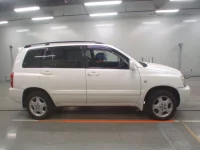 Toyota KLUGER лот № 30649 оценка 3.5  с аукциона в Японии 2