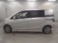 Honda FREED лот № 30694 оценка 4  с аукциона в Японии 3