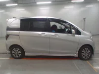 Honda FREED лот № 30694 оценка 4  с аукциона в Японии 2