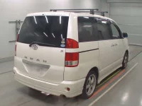 Toyota NOAH лот № 10458 оценка R  с аукциона в Японии 1
