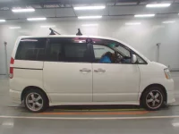 Toyota NOAH лот № 10458 оценка R  с аукциона в Японии 2