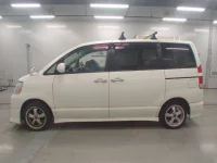 Toyota NOAH лот № 10458 оценка R  с аукциона в Японии 3