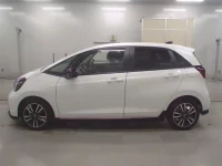 Honda FIT лот № 30697 оценка 5  с аукциона в Японии 3