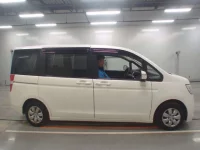 Honda STEP WAGON лот № 30705 оценка 4  с аукциона в Японии 2